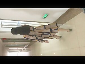 商场女厕多场景近距离偷拍 几个少妇的极品美逼