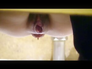 大神直接闯入商场女厕全景偷拍多位漂亮小姐姐的各种美鲍鱼