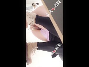 七月新流出西瓜原创 眼镜小妹憋尿太久 脱裤子水流喷涌而出速度超快