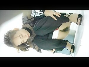 大神潜入办公楼女厕全景偷拍 高跟御姐的极品小黑鲍