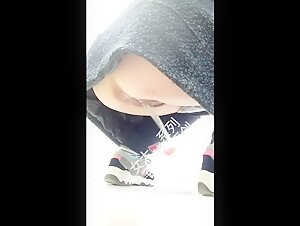 9月最新厕拍大神西瓜女大系列 高校女厕偷拍学妹尿尿短裤美女的极品白虎吊着根血丝