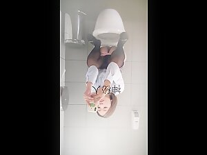 保时捷4S店暗藏摄像头偷拍女销售尿尿 高端大气上档次的逼