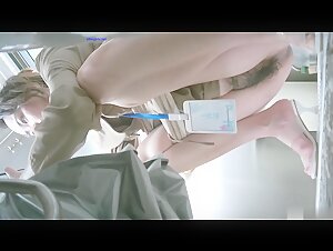 9月最新流出 师范学院附近女厕偷拍 学妹尿尿戴帽德斯文眼镜美女