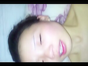 大神单身宿舍约炮白白嫩嫩的小女友各种姿势操她的小嫩B完美露脸