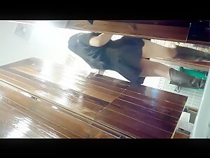 6月流出ktv女厕近距离 高清后拍小姐尿尿长靴少妇看逼就知道是个骚货