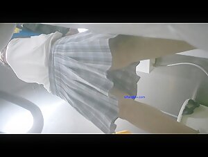 十月最新流出 师范学院附近女厕偷拍 学妹尿尿换完衣服尿尿的白裙气质学妹