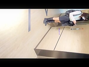 补习班女厕全景偷拍几位气质不错的美女老师 看看她们的鲍鱼有什么不