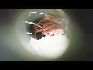 十一月最新流出 手持厕拍猫眼原创 1.8米身高高颜值美女尿尿太顶了