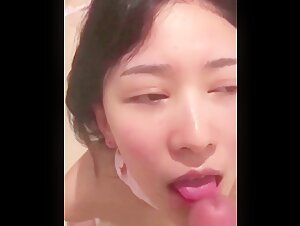 广州 陈敏仪 约炮视频被爆，看似甜美女神的外表下没想到竟然有一颗这么淫荡的心！
