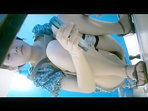 艺校女厕前后景偷拍JK裙学妹白带有点多