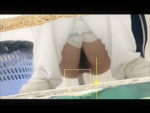 十二月新流出厕拍 大神奥迪商场尾随几个美女进女厕偷拍她们的逼逼