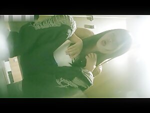 十二月流出外购精品女厕拍酒吧女厕后拍 （呕吐大号站着尿）喝高了的小美女