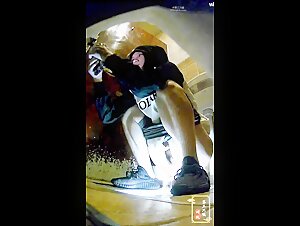 KTV女厕小手电补光偷拍 多位漂亮小姐姐的各种美鲍鱼