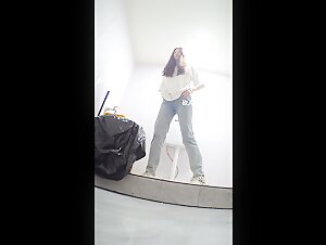 商场女厕所全景偷拍 白衣女的的极品小黑鲍